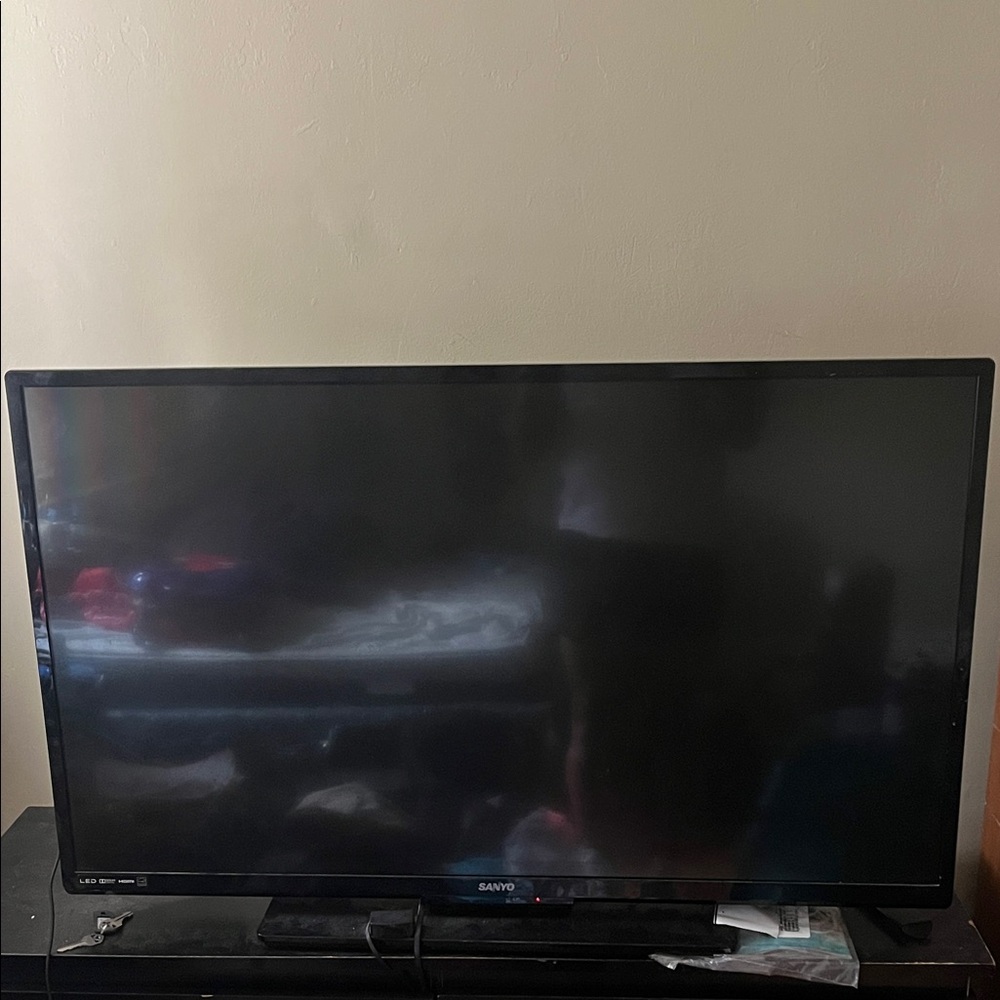 Sanyo 32-inch Black LED TV - Slim Design and Easy Connectivity